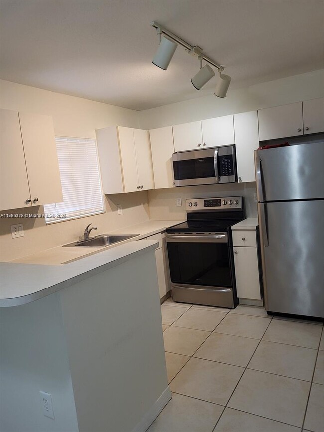 Building Photo - 1260 SE 31st Ct