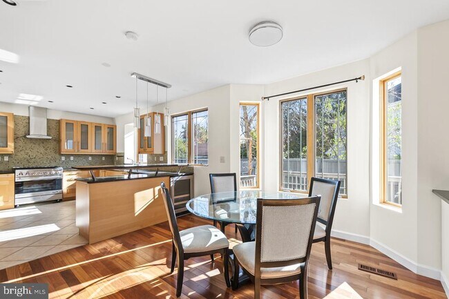 Building Photo - 10009 Sinnott Ct