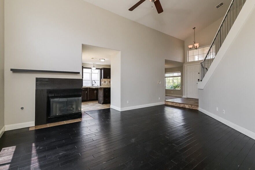 Building Photo - 445 Opal Dr