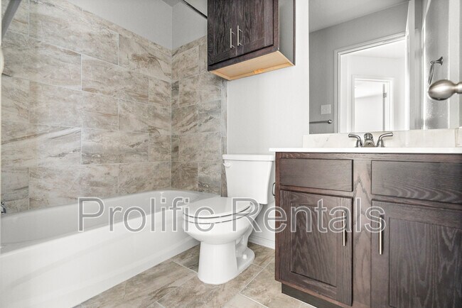 Building Photo - 107 Lost Trl