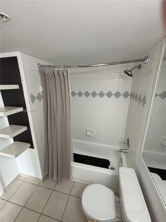 Building Photo - 126 SW 17th Rd