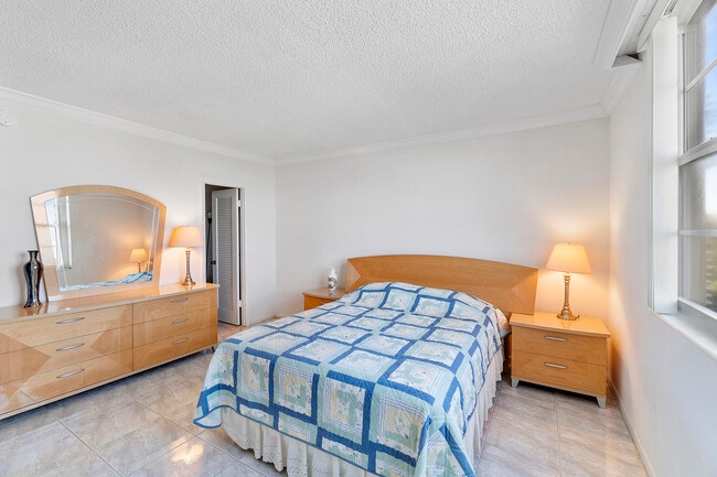 Building Photo - 2851 S Ocean Blvd