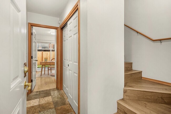 Building Photo - Beautifully Remodeled 3 Bed, 2 Bath Home in Northgate! Near Light rail, UW Medical.