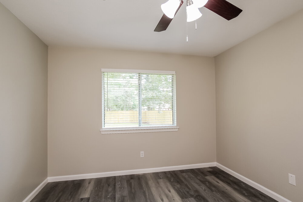 Building Photo - 1528 Glen Oaks Dr