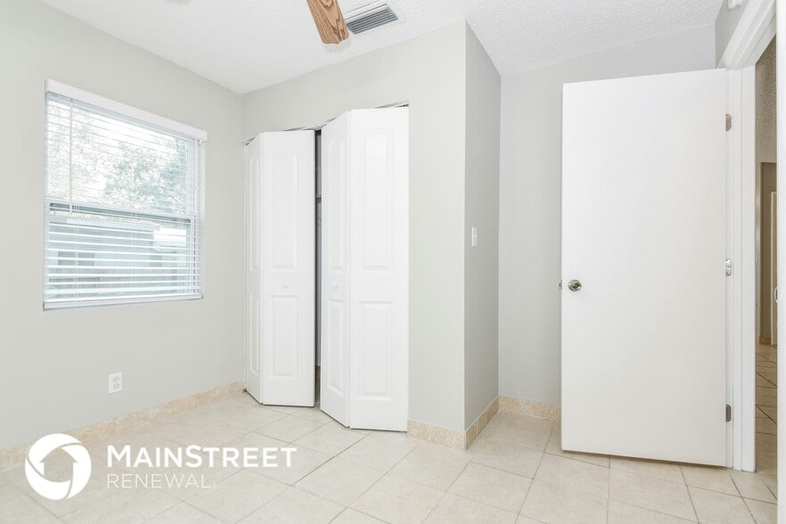 Building Photo - 1936 Pinehurst Dr