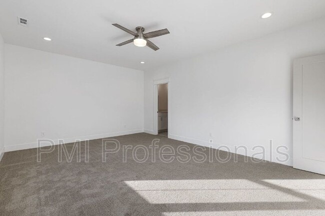 Building Photo - 225 S Bilbro Ave