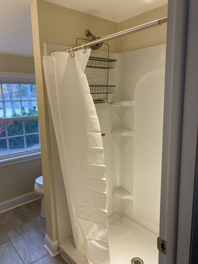 Building Photo - 13 Ellen Lane