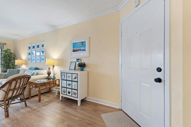 Building Photo - 1605 S US Hwy 1