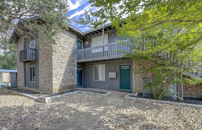 Primary Photo - 2506 Manor Cir