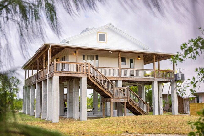 Building Photo - 18954 Acosta Rd