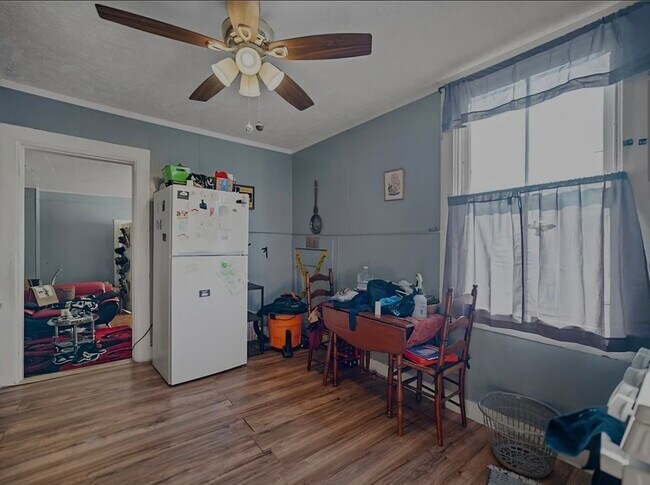 Building Photo - 367 Springmill St