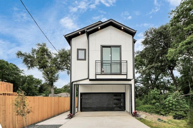Primary Photo - 8311 Venus St