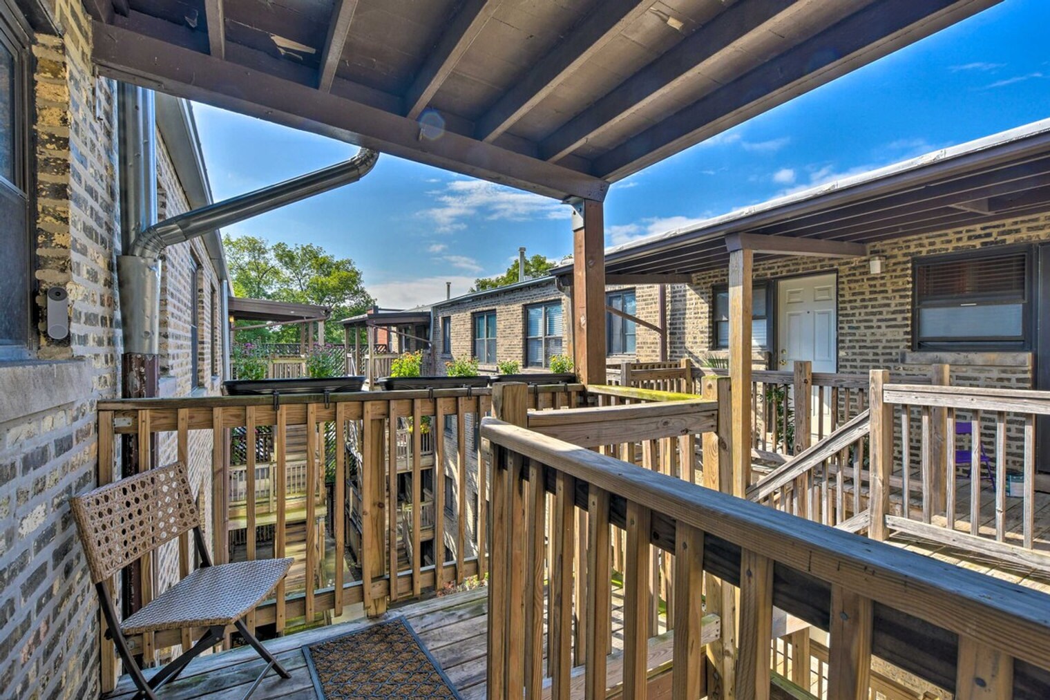 Building Photo - 7423 N Sheridan Rd