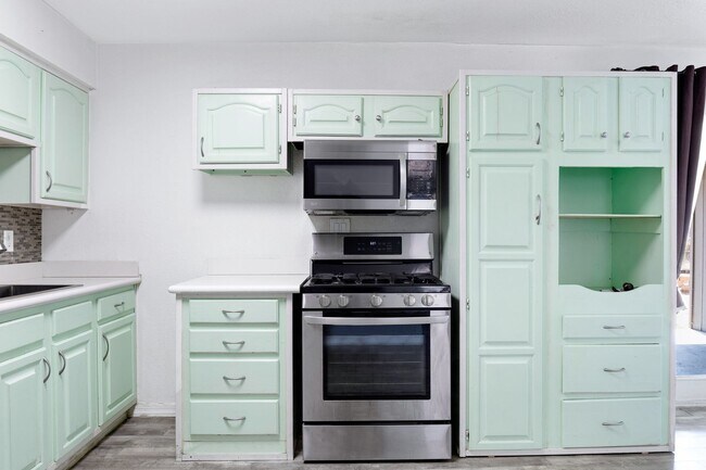 Building Photo - 4 Bedroom House Located in Tempe!