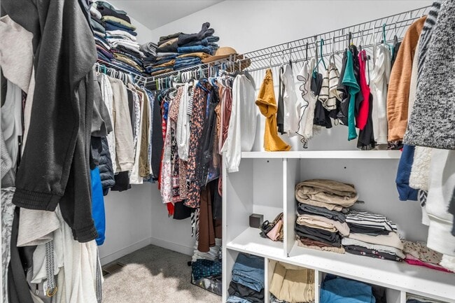 Building Photo - 9805 Newburgh Rd