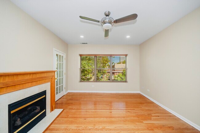 Building Photo - 1243 W Rosemont Ave