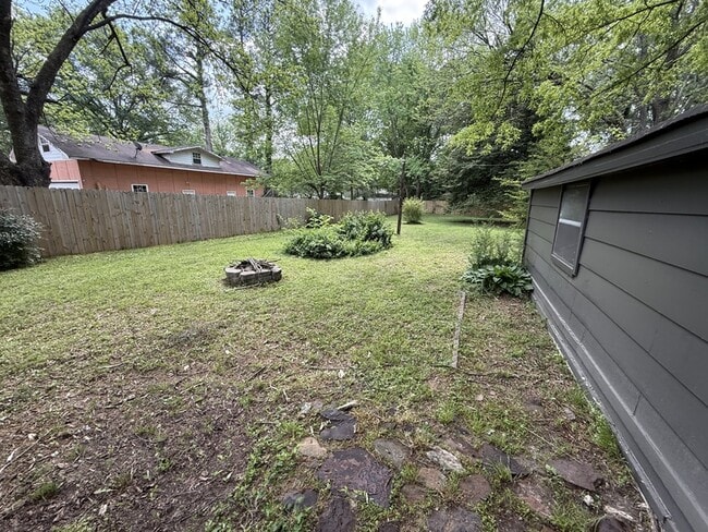 Building Photo - 3739 Rhea Ave