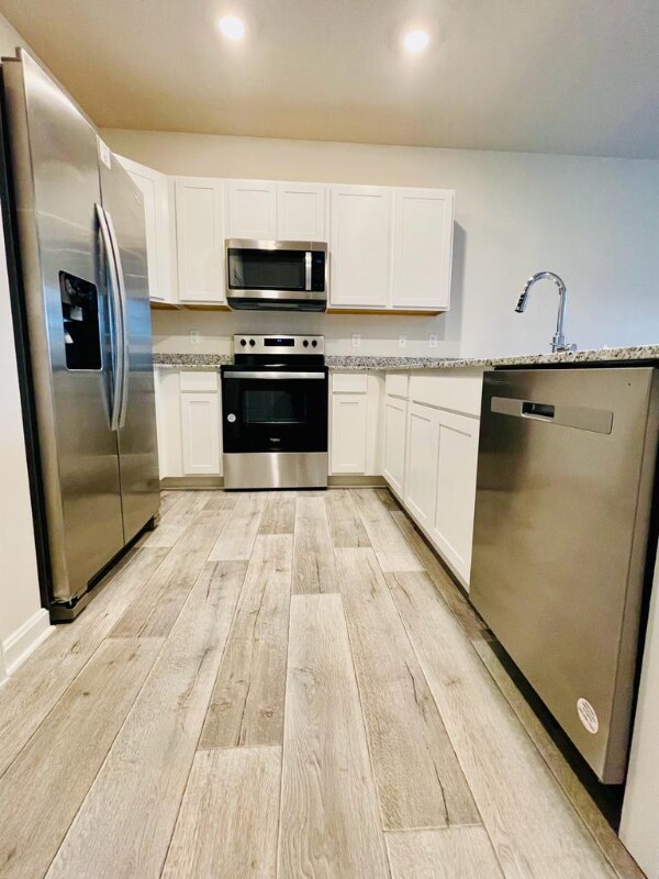 Building Photo - 425 Tevis St