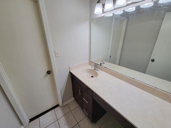 Building Photo - 9415 Beckford Dr