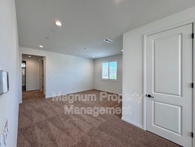 Building Photo - 25181 Desert Sage Dr