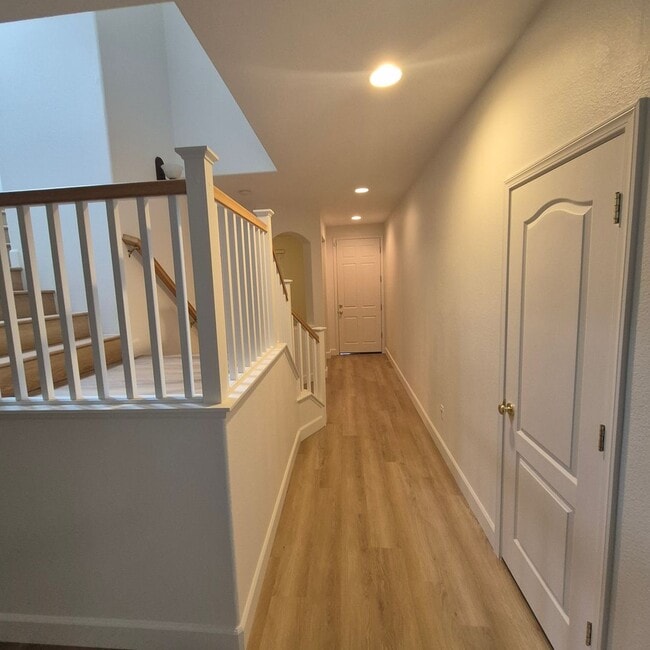 Building Photo - Natomas Home available for Speedy Move in.