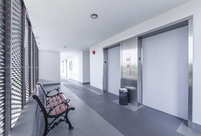 Building Photo - 20500 W Country Club Dr