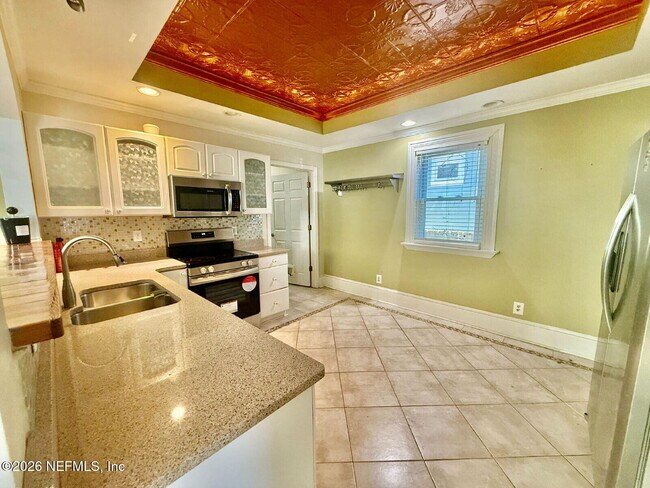 Building Photo - 134 E 6th St