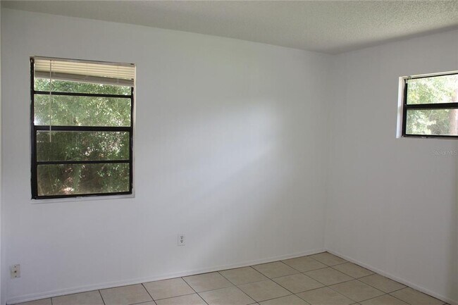 Building Photo - 7965 W Fern Pl
