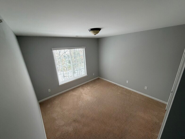 Guest bedroom - 53180 Manchester Ave