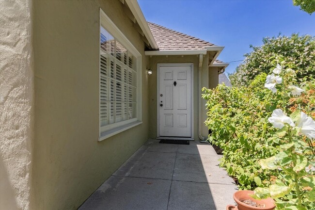 Building Photo - Charming Home in San Jose!