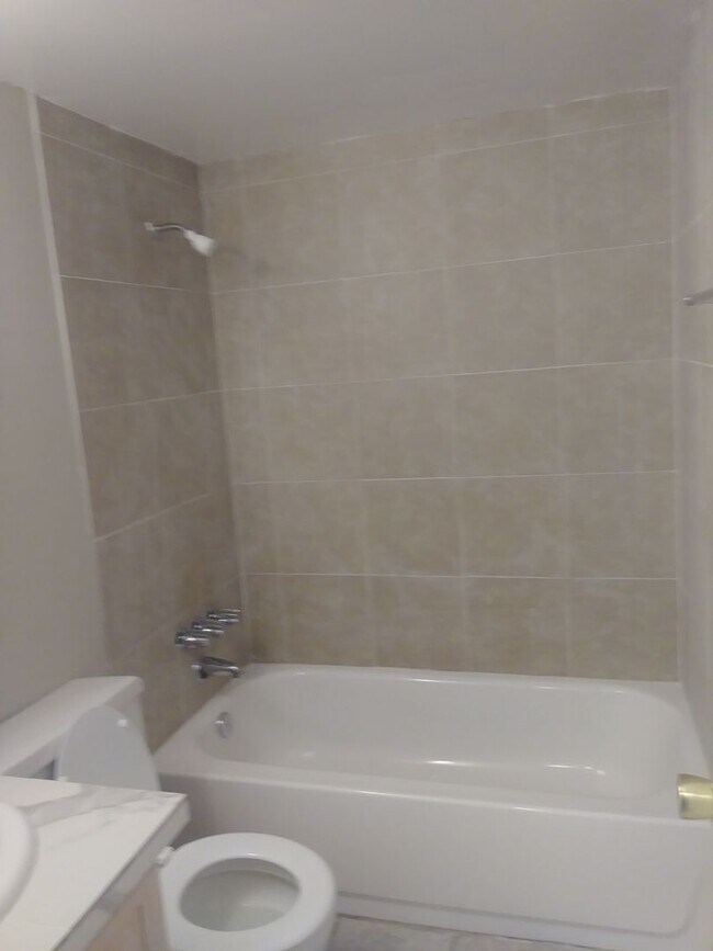 Building Photo - 1 BR/1.5 BA apartment in historic downtown Eustis