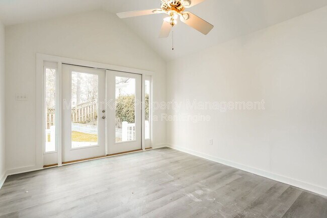 Building Photo - 3401 White Oak Rd