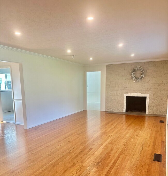 Building Photo - 8017 Hayden Dr NW