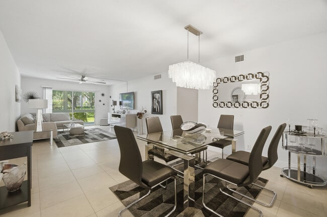 Building Photo - 3002 Portofino Isle