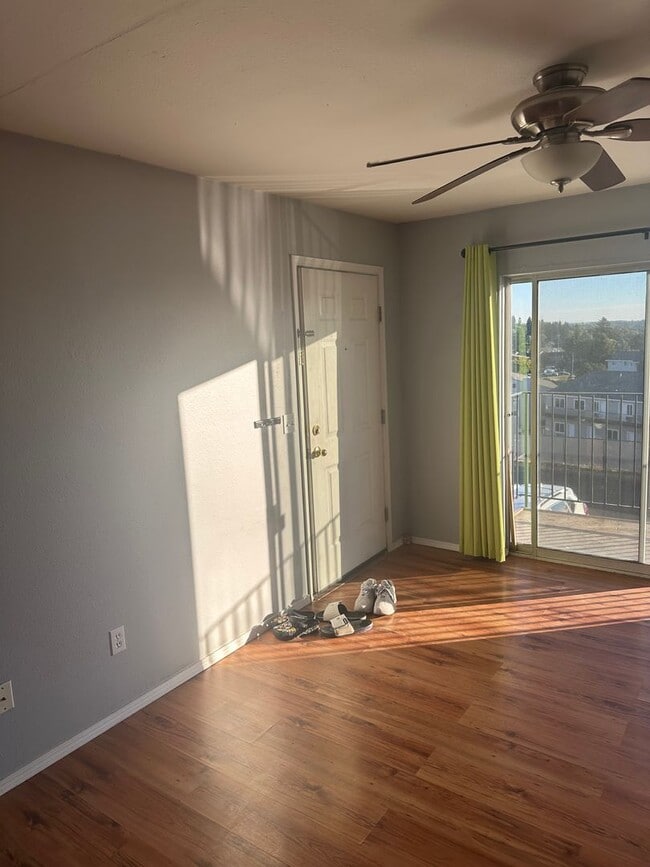 Building Photo - Live in Style and Comfort in this Charming...