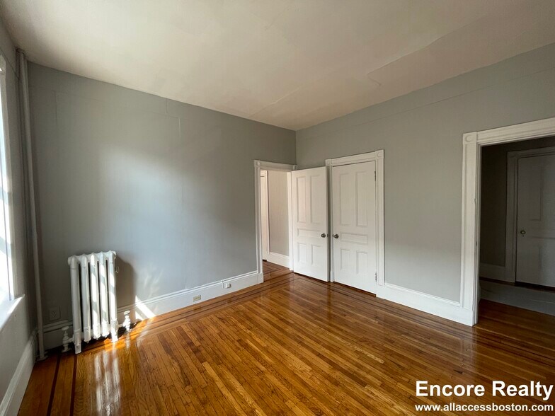 Building Photo - 11 Park St