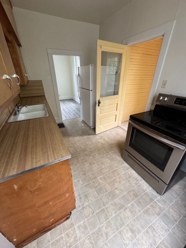 Building Photo - Nice 3-Bedroom Home For Rent in Elkhart