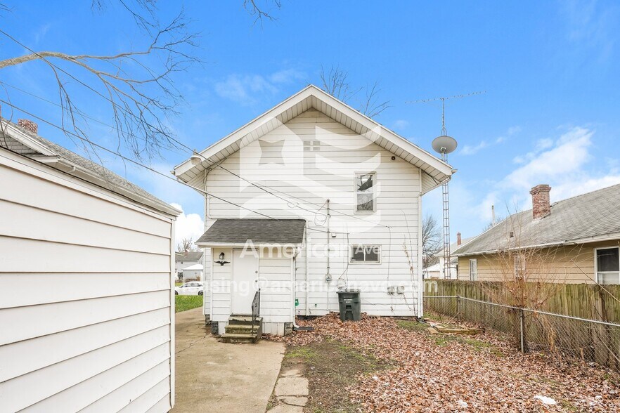 Building Photo - 1115 E Dayton St