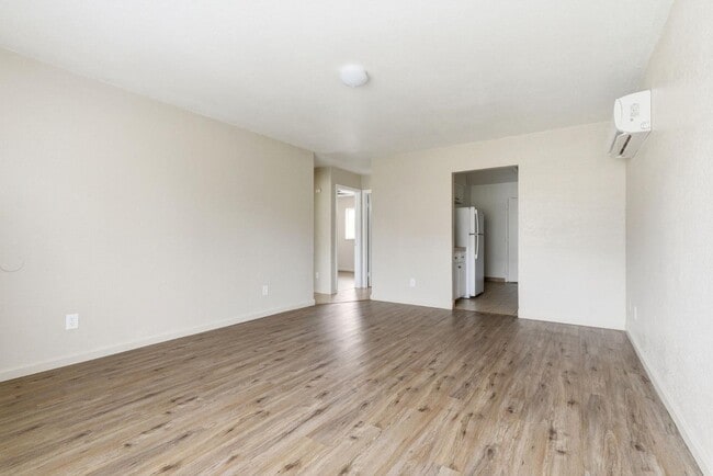 Building Photo - 616 S Irwin St