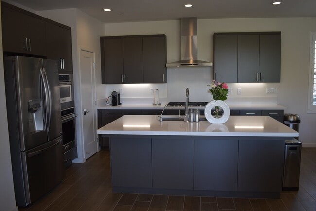 Building Photo - 3 Story 4 Bedroom 3.5 Bath Home in Del Sur...