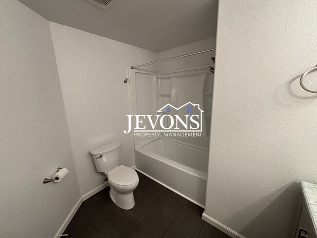 Building Photo - $1,250 Rent Credit - Charming 4-bedroom ho...