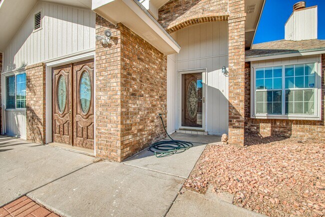 Building Photo - 3 Bed 2 bathrooms house 79936