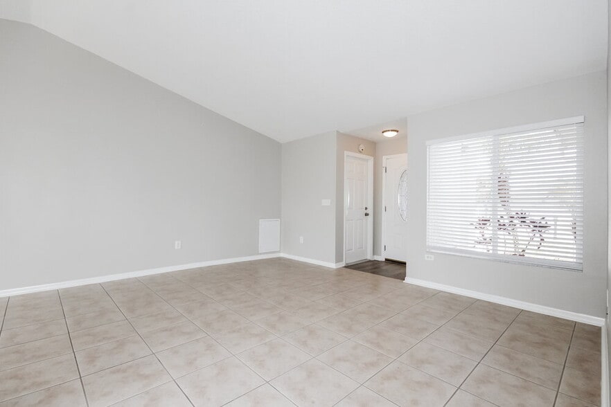 Building Photo - 1515 Birchstone Ave