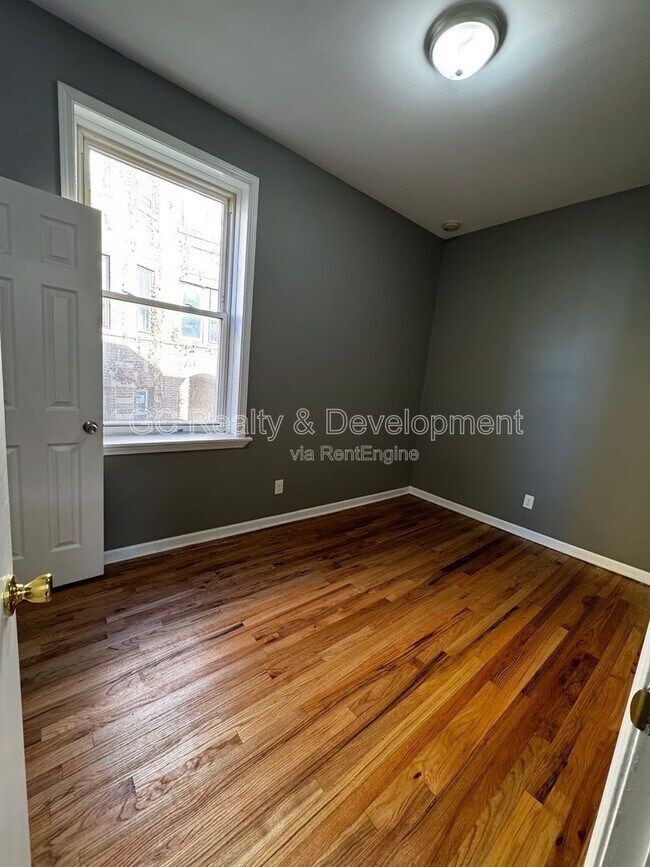 Building Photo - 11347 S King Dr