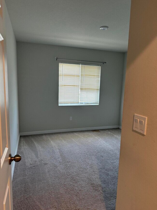 Building Photo - 3334 Franklin Square Ln