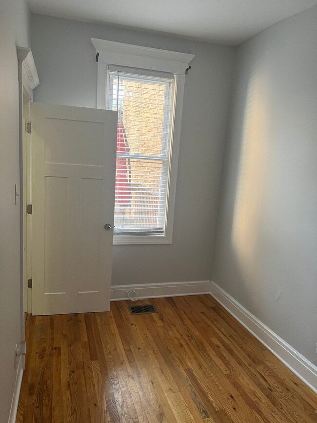 Building Photo - 1419 W Cullerton St