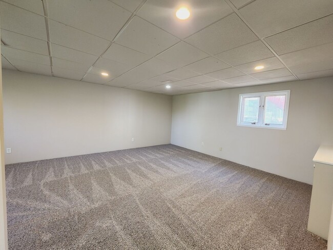 Building Photo - 3 Bedroom 2 Bath Home Available in Knoxville