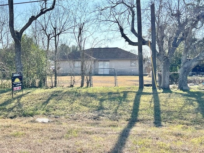 Building Photo - 303 Brigadoon Ln