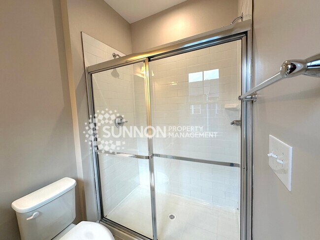 Building Photo - 3 Bedroom Townhome in Mountain Island