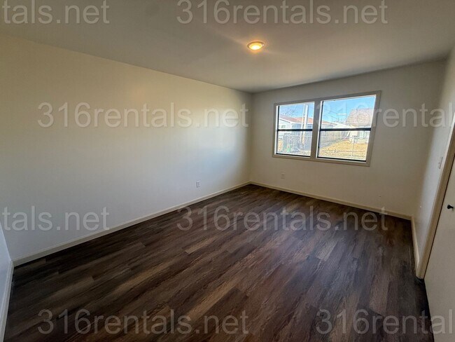 Building Photo - 3113 S Bunker Hl Dr